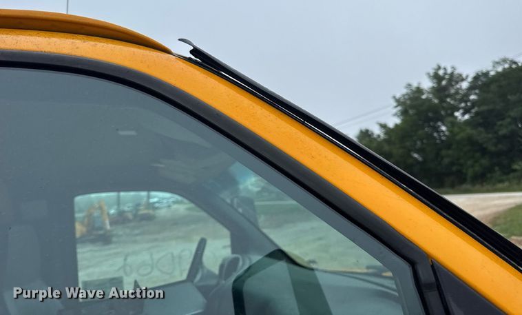 image for item DW3384 2005 Chevrolet C7500 oil distributor truck