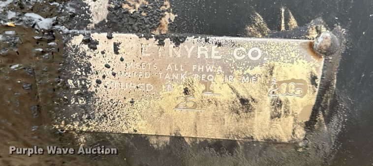 image for item DW3384 2005 Chevrolet C7500 oil distributor truck