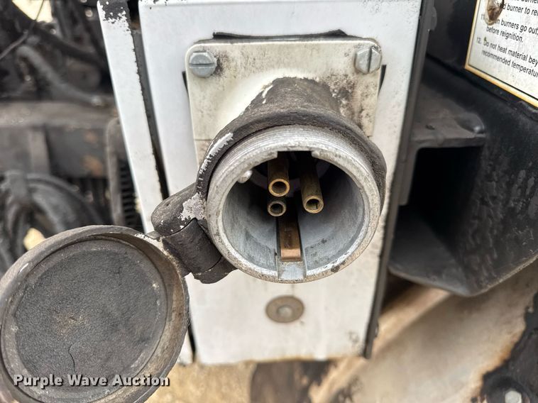 image for item DW3384 2005 Chevrolet C7500 oil distributor truck