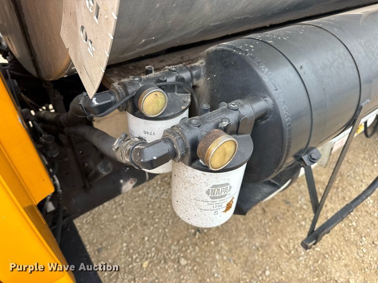 image for item DW3384 2005 Chevrolet C7500 oil distributor truck