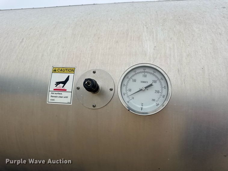 image for item DW3384 2005 Chevrolet C7500 oil distributor truck