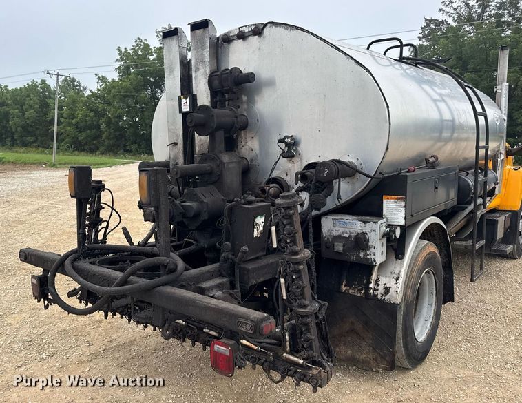 image for item DW3384 2005 Chevrolet C7500 oil distributor truck