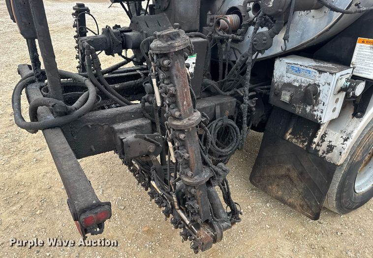 image for item DW3384 2005 Chevrolet C7500 oil distributor truck