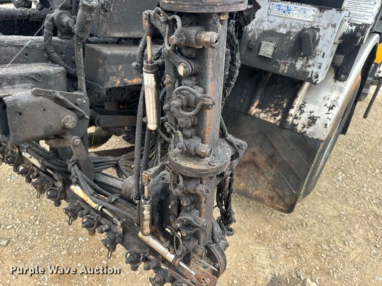 image for item DW3384 2005 Chevrolet C7500 oil distributor truck