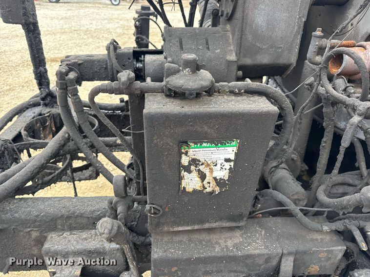 image for item DW3384 2005 Chevrolet C7500 oil distributor truck