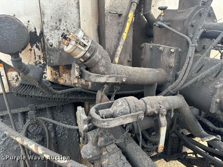 image for item DW3384 2005 Chevrolet C7500 oil distributor truck