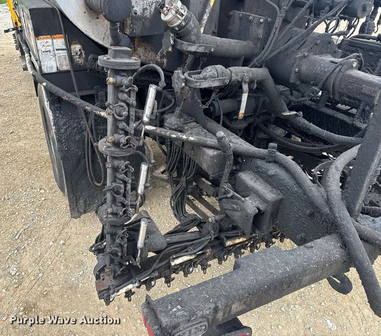 image for item DW3384 2005 Chevrolet C7500 oil distributor truck