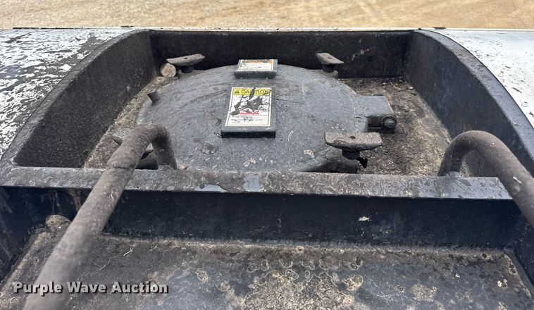 image for item DW3384 2005 Chevrolet C7500 oil distributor truck