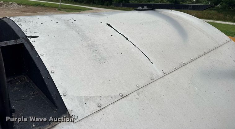 image for item DW3384 2005 Chevrolet C7500 oil distributor truck