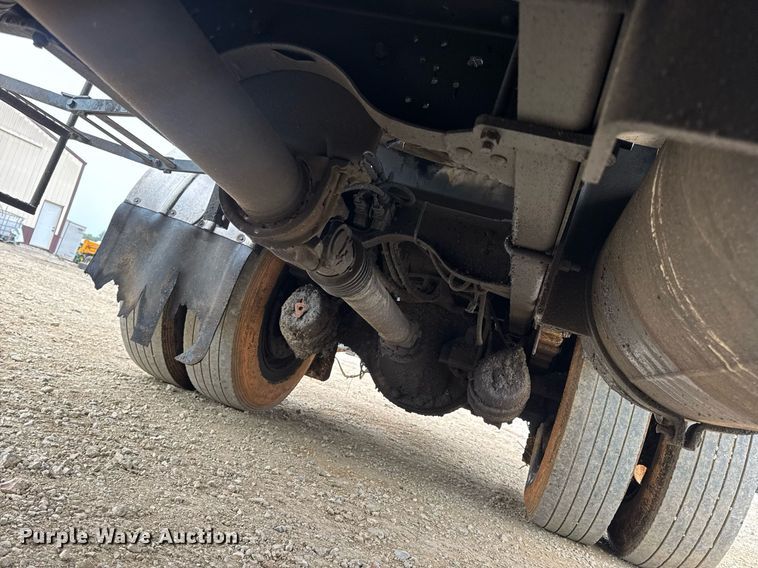 image for item DW3384 2005 Chevrolet C7500 oil distributor truck