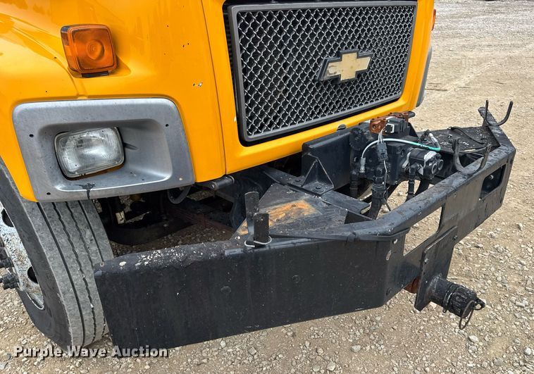 image for item DW3384 2005 Chevrolet C7500 oil distributor truck