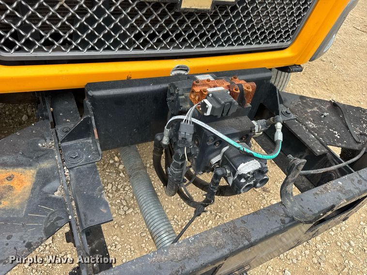 image for item DW3384 2005 Chevrolet C7500 oil distributor truck