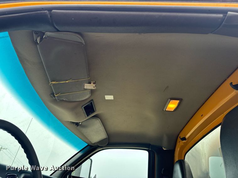 image for item DW3384 2005 Chevrolet C7500 oil distributor truck