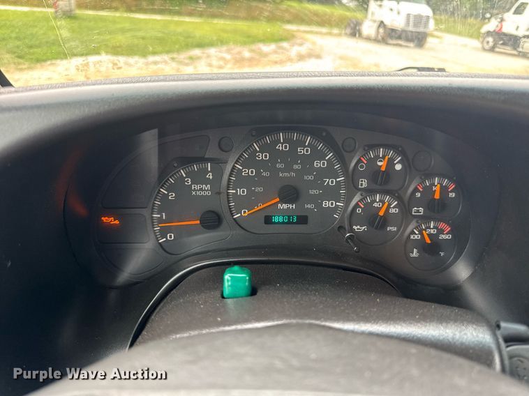 image for item DW3384 2005 Chevrolet C7500 oil distributor truck