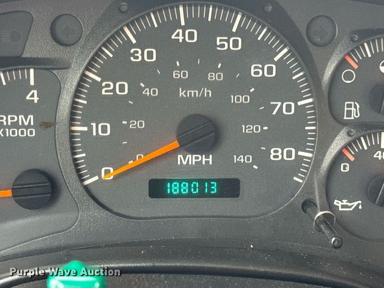 image for item DW3384 2005 Chevrolet C7500 oil distributor truck