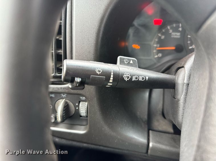 image for item DW3384 2005 Chevrolet C7500 oil distributor truck