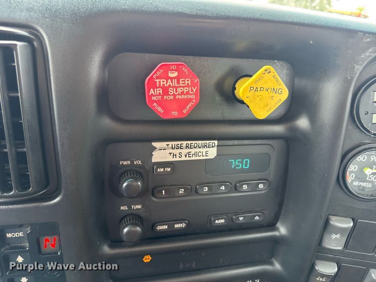 image for item DW3384 2005 Chevrolet C7500 oil distributor truck