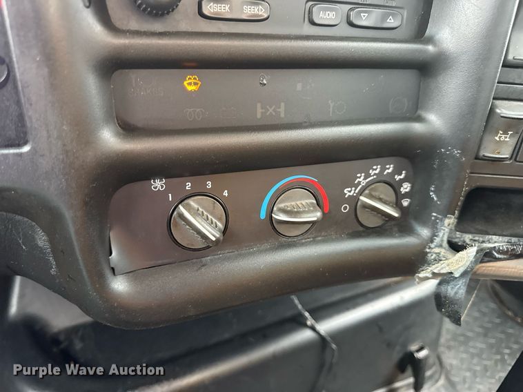 image for item DW3384 2005 Chevrolet C7500 oil distributor truck