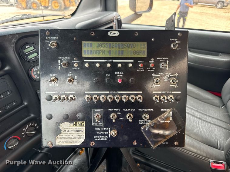 image for item DW3384 2005 Chevrolet C7500 oil distributor truck