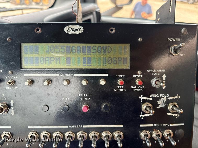 image for item DW3384 2005 Chevrolet C7500 oil distributor truck