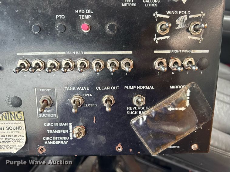 image for item DW3384 2005 Chevrolet C7500 oil distributor truck