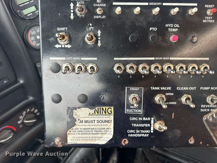 image for item DW3384 2005 Chevrolet C7500 oil distributor truck