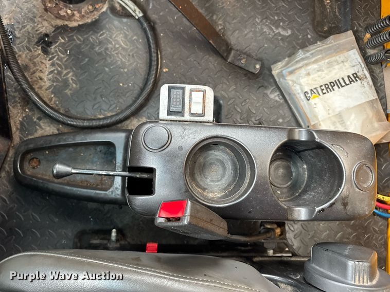 image for item DW3384 2005 Chevrolet C7500 oil distributor truck