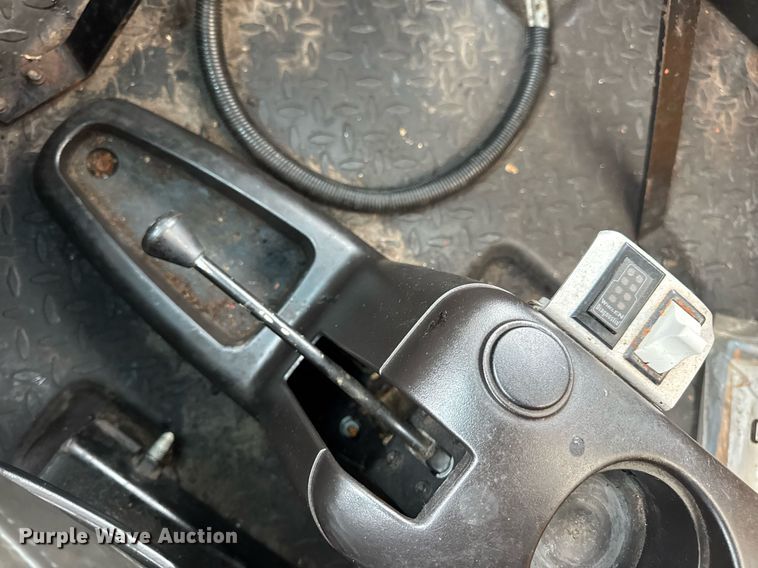 image for item DW3384 2005 Chevrolet C7500 oil distributor truck