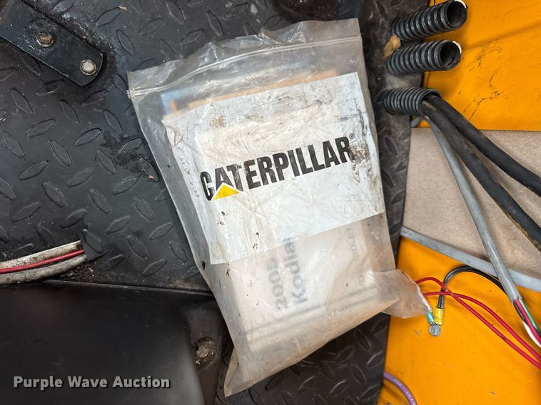 image for item DW3384 2005 Chevrolet C7500 oil distributor truck