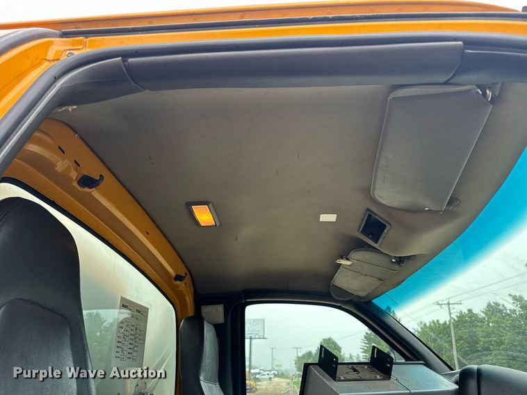 image for item DW3384 2005 Chevrolet C7500 oil distributor truck