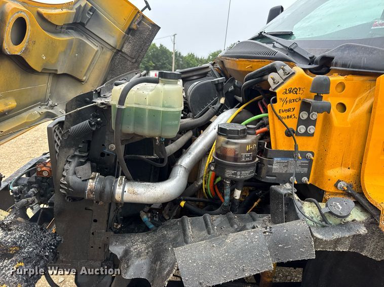 image for item DW3384 2005 Chevrolet C7500 oil distributor truck