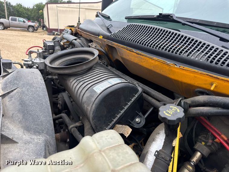 image for item DW3384 2005 Chevrolet C7500 oil distributor truck