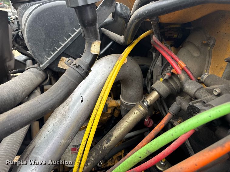 image for item DW3384 2005 Chevrolet C7500 oil distributor truck