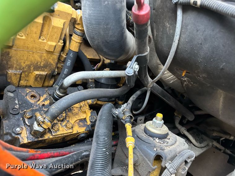 image for item DW3384 2005 Chevrolet C7500 oil distributor truck