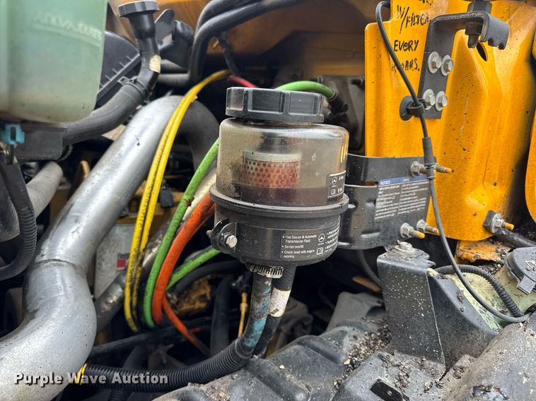 image for item DW3384 2005 Chevrolet C7500 oil distributor truck