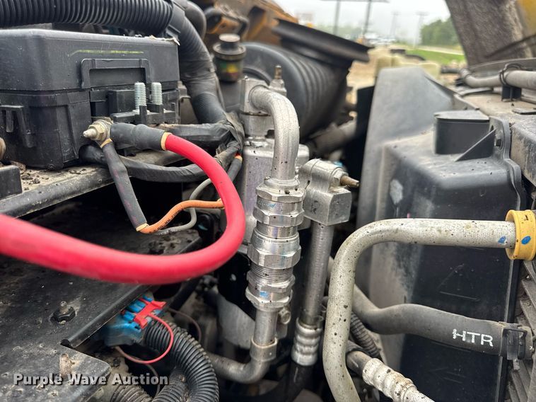 image for item DW3384 2005 Chevrolet C7500 oil distributor truck