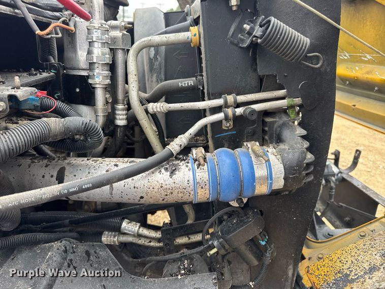 image for item DW3384 2005 Chevrolet C7500 oil distributor truck