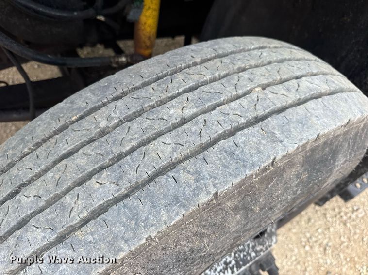 image for item DW3384 2005 Chevrolet C7500 oil distributor truck