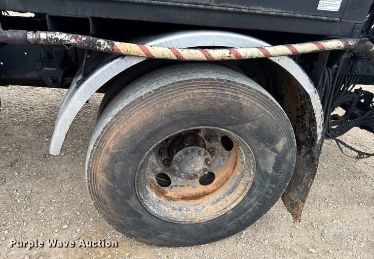 image for item DW3384 2005 Chevrolet C7500 oil distributor truck