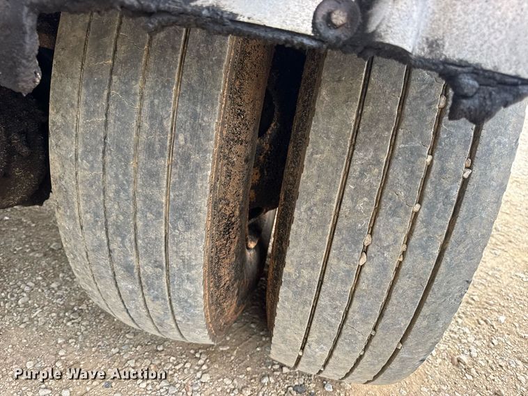 image for item DW3384 2005 Chevrolet C7500 oil distributor truck