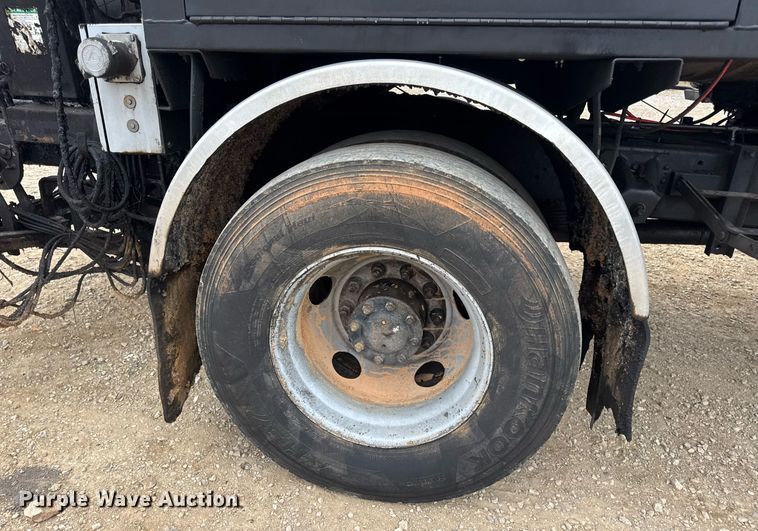 image for item DW3384 2005 Chevrolet C7500 oil distributor truck