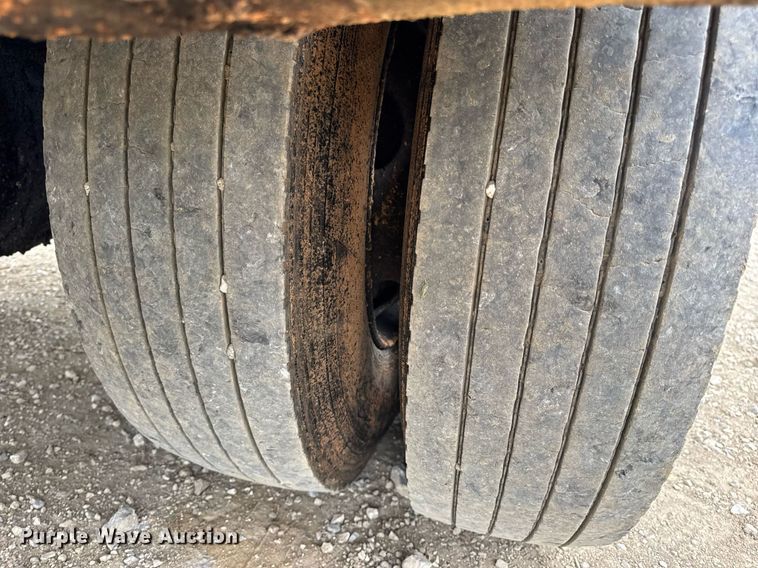 image for item DW3384 2005 Chevrolet C7500 oil distributor truck