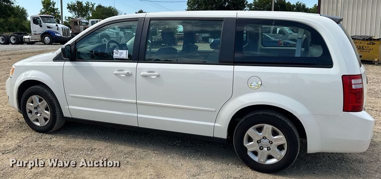 image for item DW3400 2010 Dodge Grand Caravan SE van