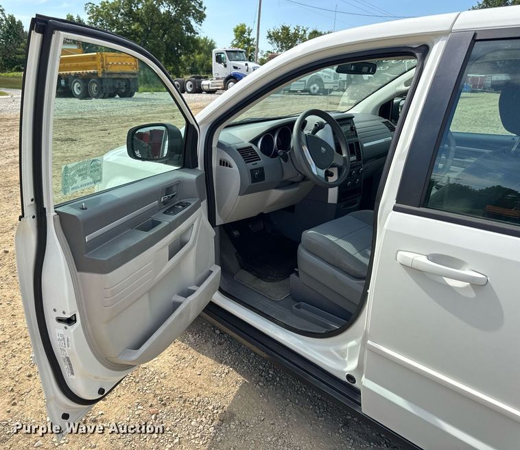 image for item DW3400 2010 Dodge Grand Caravan SE van