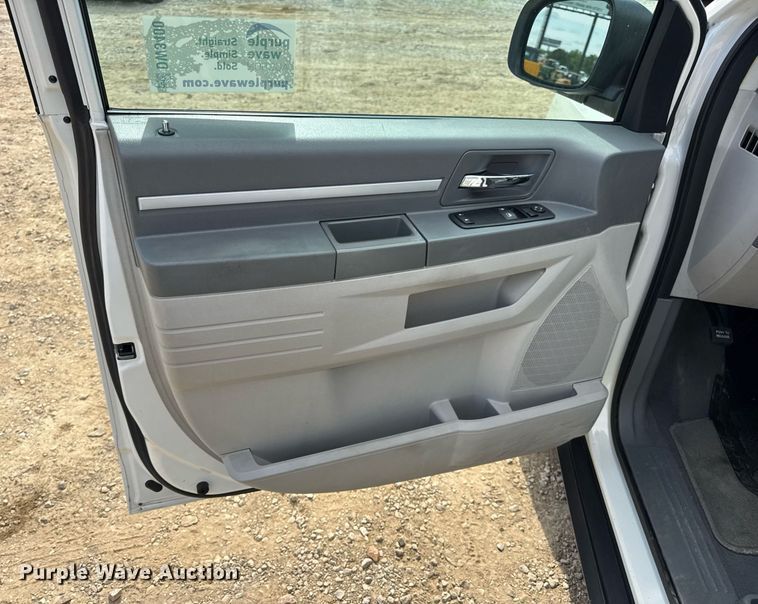 image for item DW3400 2010 Dodge Grand Caravan SE van