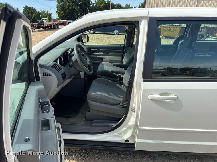 image for item DW3400 2010 Dodge Grand Caravan SE van