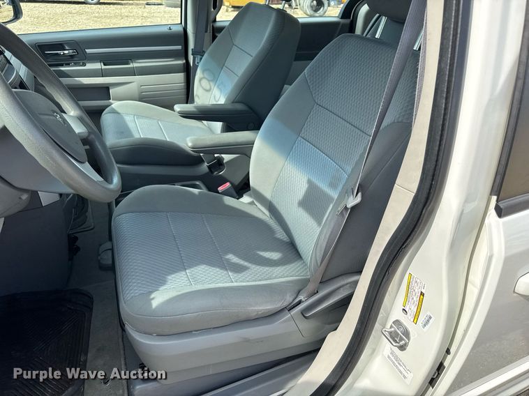 image for item DW3400 2010 Dodge Grand Caravan SE van