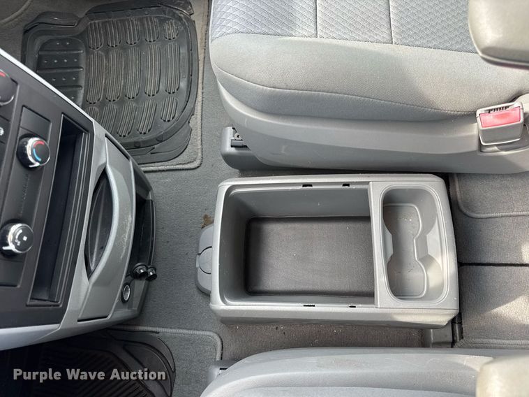 image for item DW3400 2010 Dodge Grand Caravan SE van