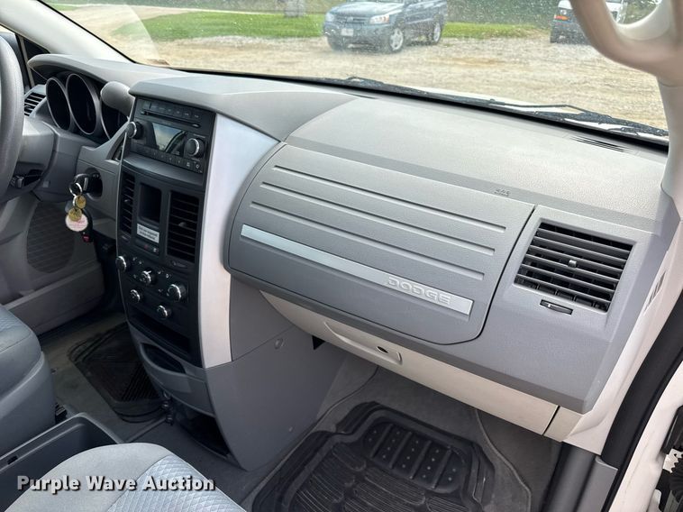 image for item DW3400 2010 Dodge Grand Caravan SE van