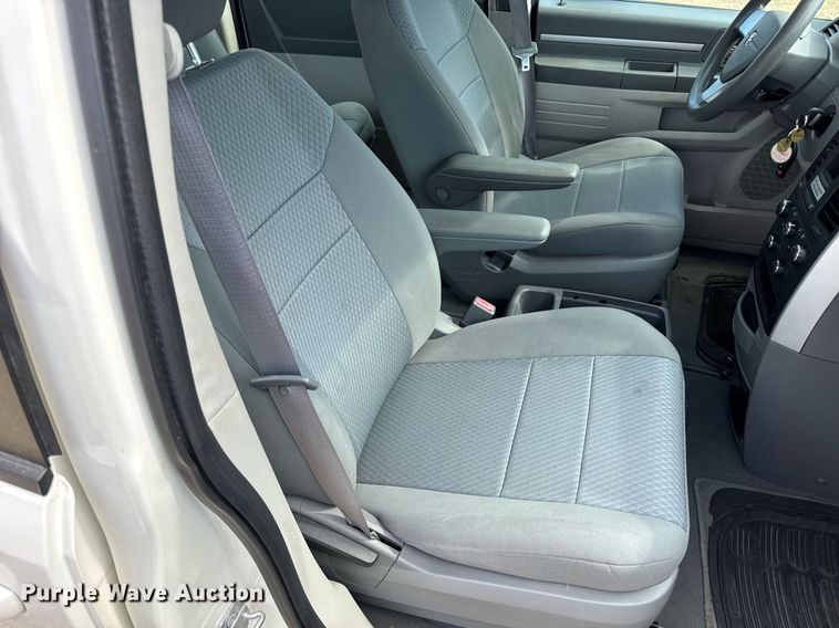 image for item DW3400 2010 Dodge Grand Caravan SE van